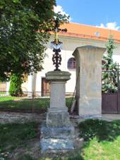 Wayside cross in Ra�ice, T�eb�� District.JPG