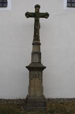 Cross near church of Exaltation of the Holy Cross in Vale�.jpg