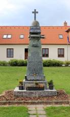 https://upload.wikimedia.org/wikipedia/commons/thumb/1/1c/Vedrovice%2C_memorial.jpg/800px-Vedrovice%2C_memorial.jpg