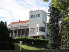 N�chod, Barto�ova vila 02.jpg