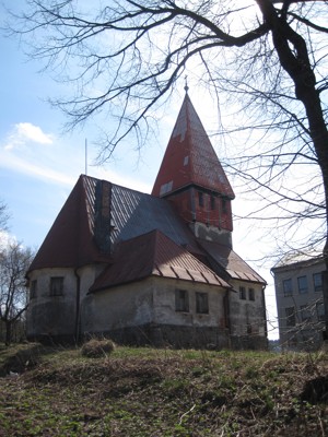 kostel od severoz�padu - duben 2010