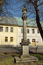 File:Sloup se sochou sv. Jana Nepomuck�ho, Horn� Blatn�.JPG