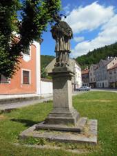 Nejdek, n�m�st� Karla IV., socha sv. J. Nepomuck�ho.JPG