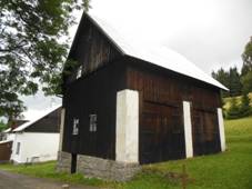 Nov� Hamry, budova vedle �.  str.  124.JPG