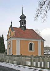 https://upload.wikimedia.org/wikipedia/commons/thumb/1/16/Kapli%C4%8Dka_v_B%C4%9Ble%C4%8Dku.jpg/1024px-Kapli%C4%8Dka_v_B%C4%9Ble%C4%8Dku.jpg