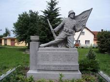 https://upload.wikimedia.org/wikipedia/commons/thumb/5/51/Pomnik_ofiar_wojny_Bukovina_nad_Labem.JPG/800px-Pomnik_ofiar_wojny_Bukovina_nad_Labem.JPG