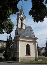 https://upload.wikimedia.org/wikipedia/commons/thumb/e/ec/Drazkovice_kaple.jpg/250px-Drazkovice_kaple.jpg