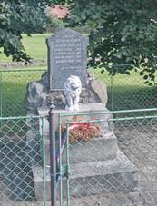 Ledec pomn�k padl�ch.JPG