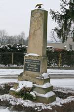 Osi�ky - pomn�k padl�ch.JPG