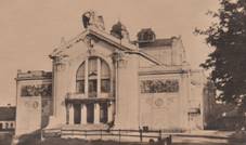 https://upload.wikimedia.org/wikipedia/commons/thumb/a/af/Pardubice_Dolezal_1910_07.jpg/1024px-Pardubice_Dolezal_1910_07.jpg