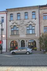 M�stsk� d�m, Bratranc� Veverkov�ch 586, Pardubice.JPG