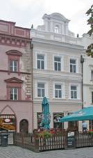 M�stsk� d�m, Pern�t�nsk� n�m. 61 a 62, Pardubice.JPG