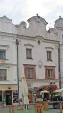 M�stsk� d�m, Pern�t�nsk� n�m. 63 a 64, Pardubice.JPG