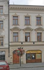 M�stsk� d�m, Pern�t�nsk� n�m. 65 a 66, Pardubice.JPG