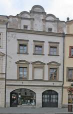 M�stsk� d�m, Pern�t�nsk� n�m. 67 a 68, Pardubice.JPG
