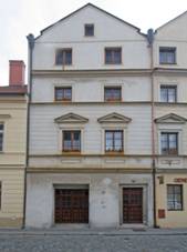 M�stsk� d�m, Kosteln� 93, Pardubice.JPG