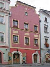 M�stsk� d�m, Kosteln� 100, Pardubice.JPG