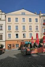 M�stsk� d�m, Pern�t�nsk� n�m. 117, Pardubice.JPG