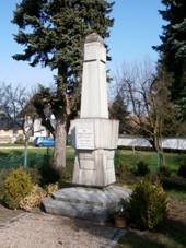 Pomn�k padl�m (Poh�eba�ka).jpg