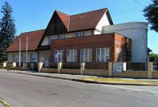 https://upload.wikimedia.org/wikipedia/commons/thumb/5/56/Pardubice%2C_Pra%C5%BEsk%C3%A1_str%2C_kindergarten.jpg/1024px-Pardubice%2C_Pra%C5%BEsk%C3%A1_str%2C_kindergarten.jpg