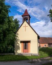 https://upload.wikimedia.org/wikipedia/commons/thumb/3/34/Kapli%C4%8Dka_v_%C5%98%C3%ADsnici.jpg/800px-Kapli%C4%8Dka_v_%C5%98%C3%ADsnici.jpg