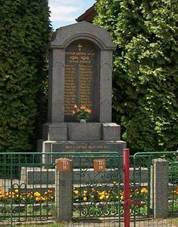 https://upload.wikimedia.org/wikipedia/commons/2/2e/Pomn%C3%ADk_padl%C3%BDm_v_Koz%C3%A1rovic%C3%ADch_%28Q66567019%29.jpg