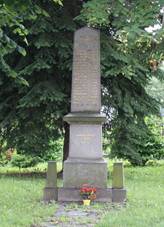 https://upload.wikimedia.org/wikipedia/commons/thumb/9/90/Semice_WWI_Memorial.JPG/1280px-Semice_WWI_Memorial.JPG