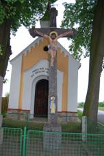 https://upload.wikimedia.org/wikipedia/commons/thumb/d/db/Chrastiny_%28Doln%C3%AD_Novosedly%29_Okres_P%C3%ADsek_%284%29.jpg/800px-Chrastiny_%28Doln%C3%AD_Novosedly%29_Okres_P%C3%ADsek_%284%29.jpg