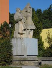 https://upload.wikimedia.org/wikipedia/commons/thumb/6/61/Pam%C3%A1tn%C3%ADk_budovatel%C5%AFm_m%C4%9Bsta_Plzn%C4%9B_c.jpg/800px-Pam%C3%A1tn%C3%ADk_budovatel%C5%AFm_m%C4%9Bsta_Plzn%C4%9B_c.jpg