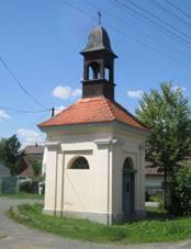 https://upload.wikimedia.org/wikipedia/commons/thumb/6/6a/Kaple_ve_Vl%C4%8Dic%C3%ADch_%28Q66054508%29.jpg/1024px-Kaple_ve_Vl%C4%8Dic%C3%ADch_%28Q66054508%29.jpg