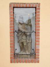 https://upload.wikimedia.org/wikipedia/commons/thumb/e/ee/Vochov_30_Florian.jpg/800px-Vochov_30_Florian.jpg