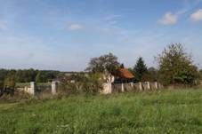 https://upload.wikimedia.org/wikipedia/commons/thumb/b/b0/Cemetery_in_Podbo%C5%99%C3%A1nky_in_2014.JPG/1280px-Cemetery_in_Podbo%C5%99%C3%A1nky_in_2014.JPG
