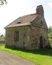 https://upload.wikimedia.org/wikipedia/commons/thumb/1/12/Vesce_kaple.JPG/1024px-Vesce_kaple.JPG