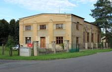 https://upload.wikimedia.org/wikipedia/commons/thumb/f/f9/Ho%C5%99%C3%A1tev%2C_Sokol_Hall.jpg/1024px-Ho%C5%99%C3%A1tev%2C_Sokol_Hall.jpg