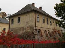 K�inec, kostel svat�ho Jilj� s farou.jpg