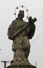 K�inec, socha svat�ho Jana Nepomuck�ho proti fa�e.jpg