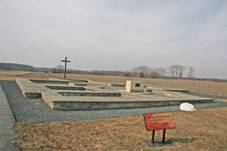 https://upload.wikimedia.org/wikipedia/commons/thumb/9/9d/Z%C3%A1klady_Slavn%C3%ADkovsk%C3%A9ho_kostela_v_Libici.jpg/1280px-Z%C3%A1klady_Slavn%C3%ADkovsk%C3%A9ho_kostela_v_Libici.jpg