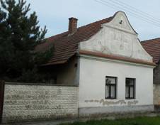 https://upload.wikimedia.org/wikipedia/commons/thumb/b/bc/Odrepsy_C._DomyUVedlejsiSilnice.jpg/1024px-Odrepsy_C._DomyUVedlejsiSilnice.jpg