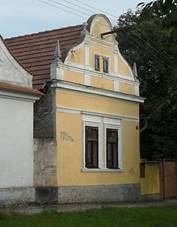 https://upload.wikimedia.org/wikipedia/commons/thumb/b/bc/Odrepsy_C._DomyUVedlejsiSilnice.jpg/1024px-Odrepsy_C._DomyUVedlejsiSilnice.jpg