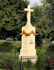 https://upload.wikimedia.org/wikipedia/commons/thumb/f/f2/Kosteln%C3%AD_Lhota%2C_crucufix.jpg/800px-Kosteln%C3%AD_Lhota%2C_crucufix.jpg