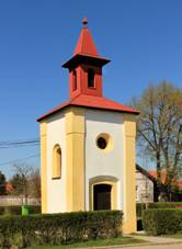 https://upload.wikimedia.org/wikipedia/commons/thumb/a/ab/Zv%C4%9B%C5%99%C3%ADnek%2C_chapel.jpg/800px-Zv%C4%9B%C5%99%C3%ADnek%2C_chapel.jpg