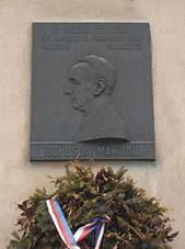 http://upload.wikimedia.org/wikipedia/commons/thumb/5/59/Martin%C5%AF_bohuslav,_poli%C4%8Dka_-_cz.jpg/220px-Martin%C5%AF_bohuslav,_poli%C4%8Dka_-_cz.jpg