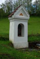 https://upload.wikimedia.org/wikipedia/commons/thumb/8/83/Z%C3%A1brd%C3%AD%2C_niche_chapel_%2801%29.jpg/800px-Z%C3%A1brd%C3%AD%2C_niche_chapel_%2801%29.jpg