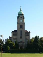 http://upload.wikimedia.org/wikipedia/commons/thumb/4/4f/KostelsvVaclava.JPG/640px-KostelsvVaclava.JPG