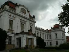 http://upload.wikimedia.org/wikipedia/commons/a/ab/Psychiatrick%C3%A1_l%C3%A9%C4%8Debna_Bohnice.JPG