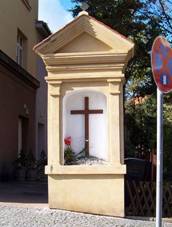 B�evnovsk�, v�klenkov� kapli�ka.jpg