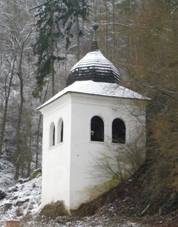 Zvonice u kostela svat�ho Kili�na u Davle (Q104875052).jpg