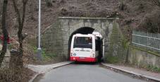 Nad Zl�chovem, viadukt s autobusem.jpg