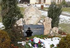 Pomn�k ob�tem sv�tov�ch v�lek ve Hvozdnici (Q107162429).jpg