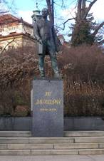 Jan Podlipn� - socha 2.JPG